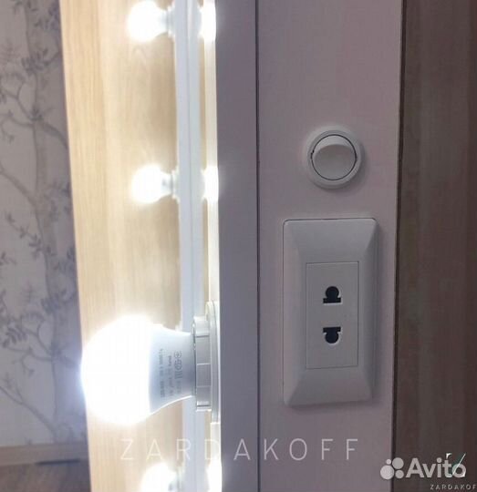 Гримерное зеркало с подсветкой