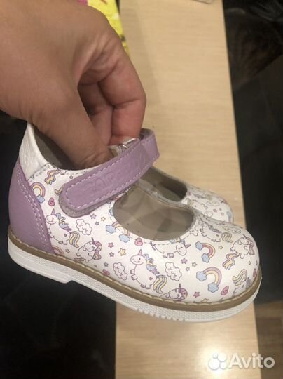 Туфли для девочки новые