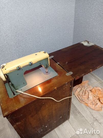 Швейная машинка подольская ножная