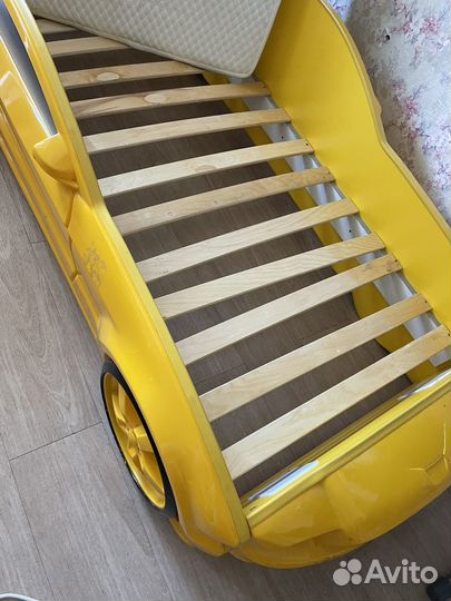 Детская кровать машина