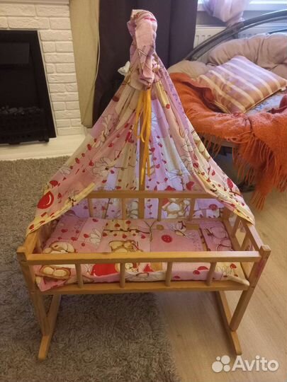 Кукольная кроватка-качалка