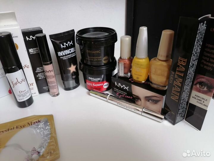 Набор косметики и парфюма 13