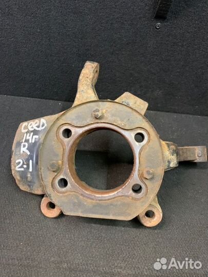 Кулак (цапфа) передний правый Kia Ceed 2 2014