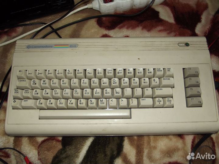 Игровая приставка Commodore 64