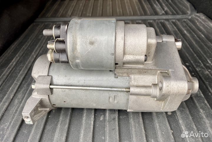 Стартер Volvo. 31407197