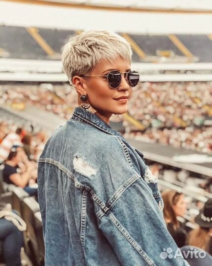 Администратор студии красоты м.1905 года