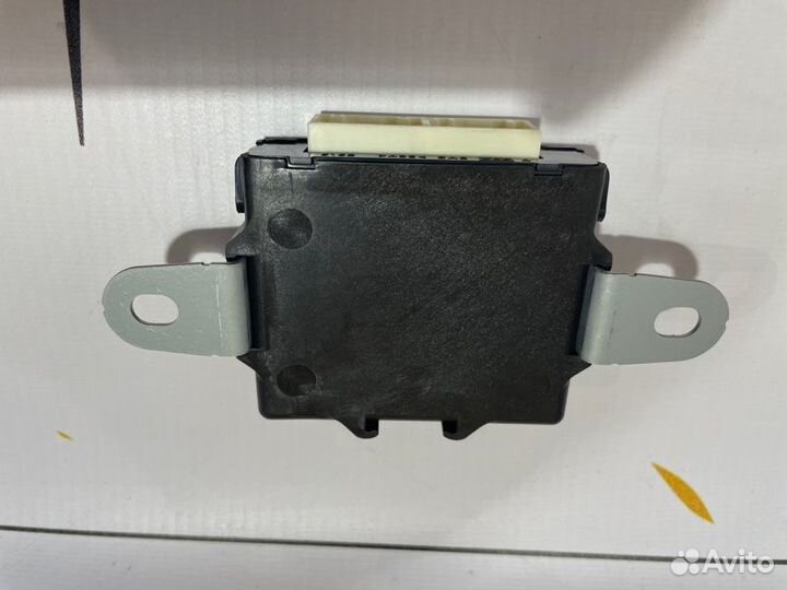 Блок управления стеклоподъемниками передний правый