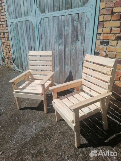 Кресло деревянное садовое