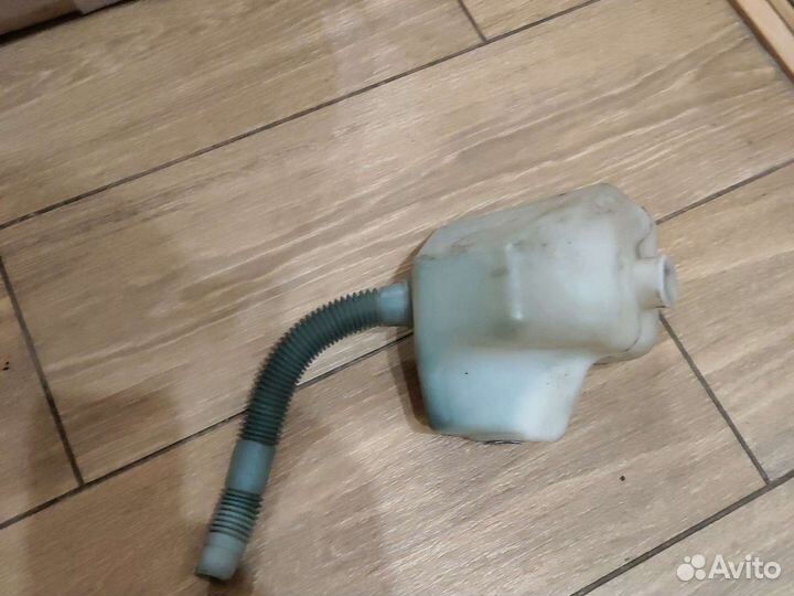 Дополнительный Бачок омывателя Ford Focus 2