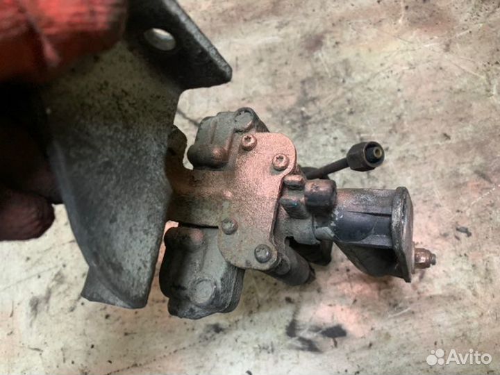 Кран уровня пола кабины Scania 113 тягач седельный