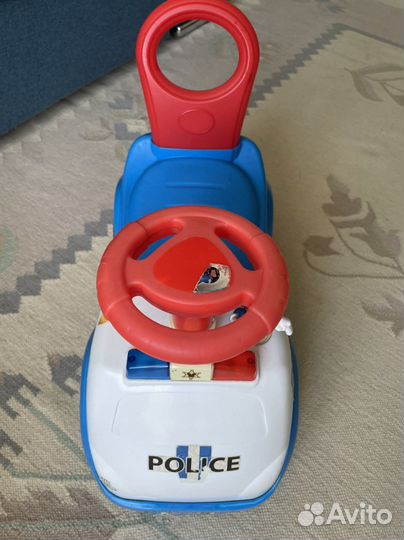 Толокар. Машинка каталка с ручкой