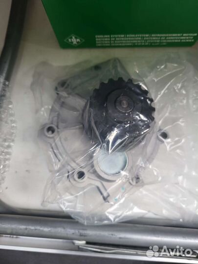 Водяная помпа Volvo s60