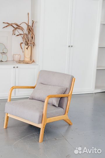Кресло с мягкой спинкой и сидением