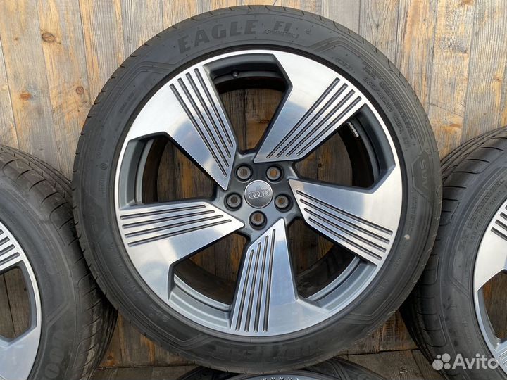 Оригинальные колеса Audi E-Tron R21