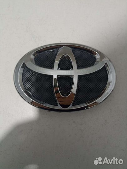 Эмблема corolla 150
