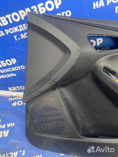 Передняя правая обшивка двери Ford Focus 3 седан