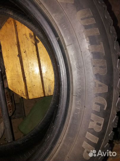 Goodyear UltraGrip 235/65 R17