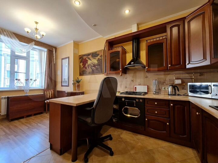 2-к. квартира, 82 м², 3/6 эт.