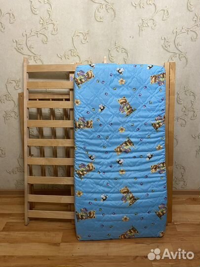 Кроватка с матрасом