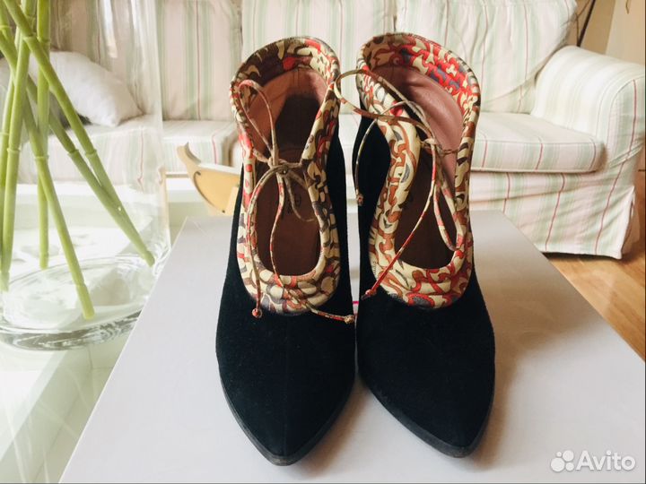 В продаже ботильоны Emilio Pucci