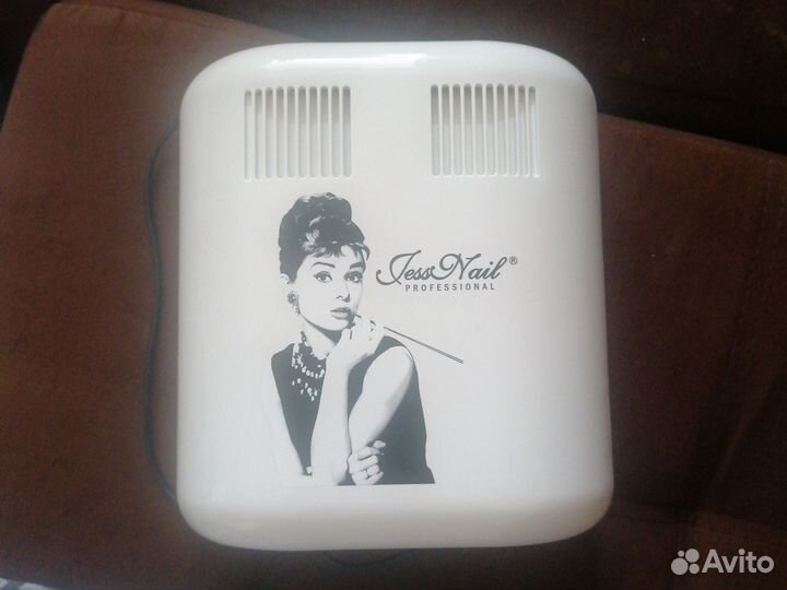 Лампа для ногтей