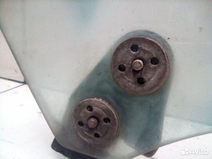 Стекло двери переднее левое Subaru Impreza