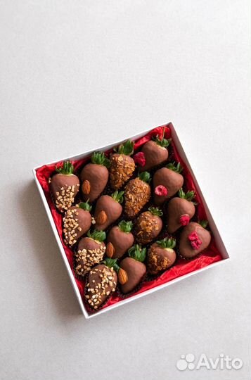 Клубника в шоколаде в коробке