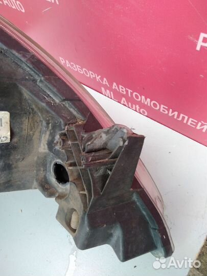 Фара Nissan Tiida