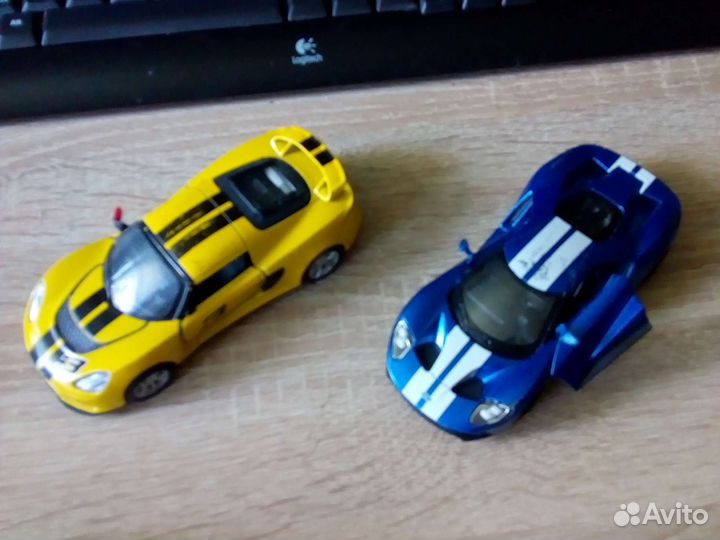 Модель автомобиля kinsmart