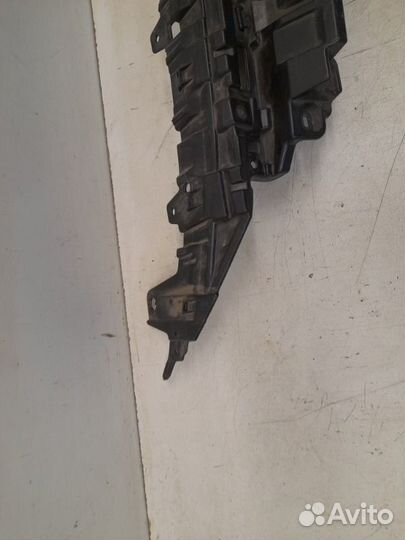 Кронштейн решетки радиатора Toyota Rav4 50 2019