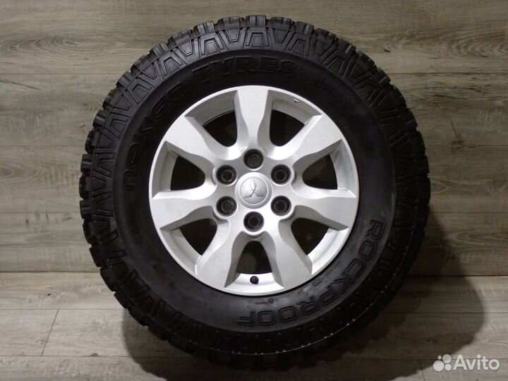 Комплект колес Mitsubishi Pajero 4 оригинал R17