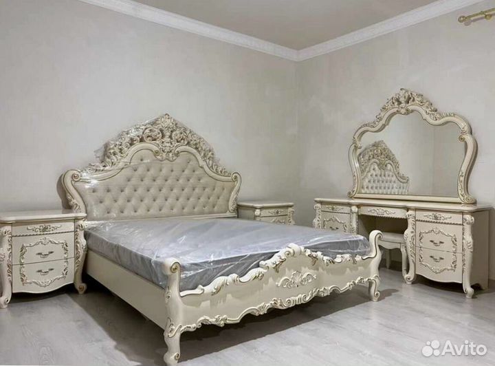 Спальный гарнитур