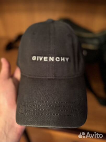 Бейсболка (кепка) Givenchy