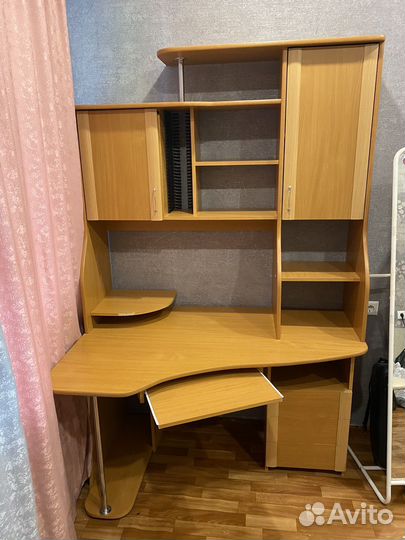 Компьютерный стол со шкафом
