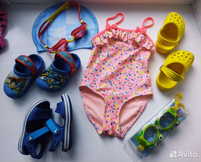 Купальник для девочки.Crocs сабо, сандалии