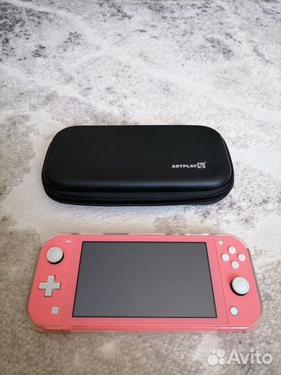 Продам приставку Nintebdo Switch Lite