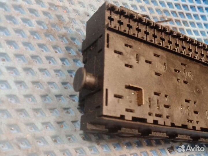 Блок предохранителей Volkswagen Golf 2