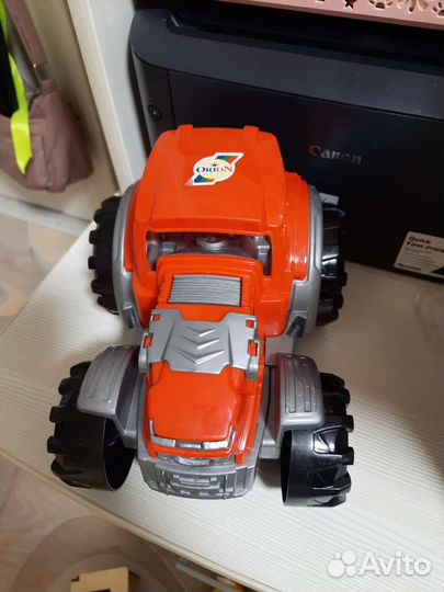 Трактор игрушка