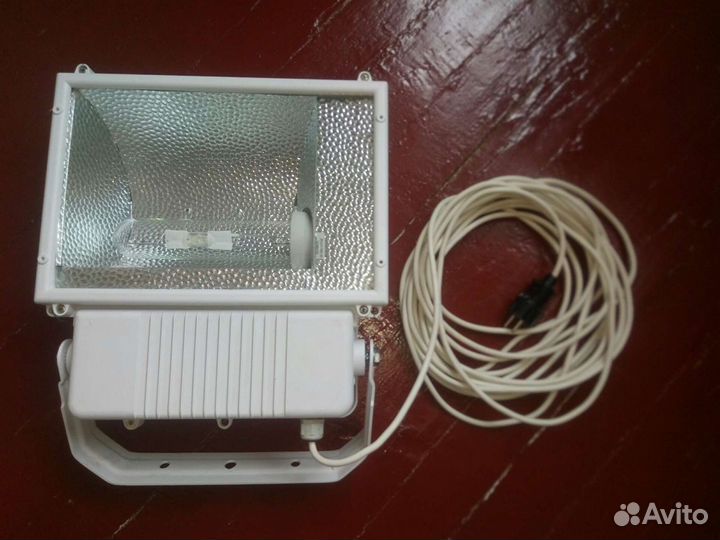 Прожектор металлогалогенный. Уличный