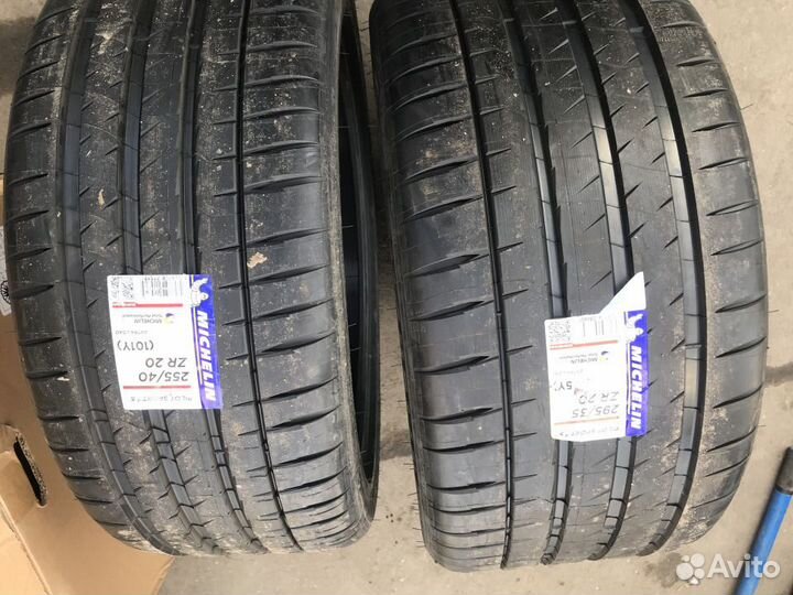 Michelin Pilot Sport 4 S 275/35 R20 и 245/40 R20