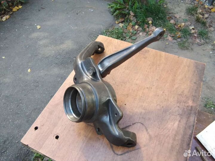 Поворотный кулак ваз 2121