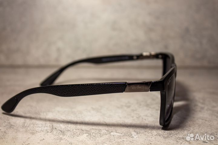 Солнцезащитные очки Ray Ban