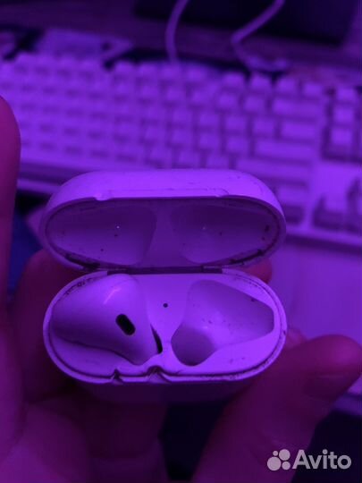 Air Pods кейс + один наушник