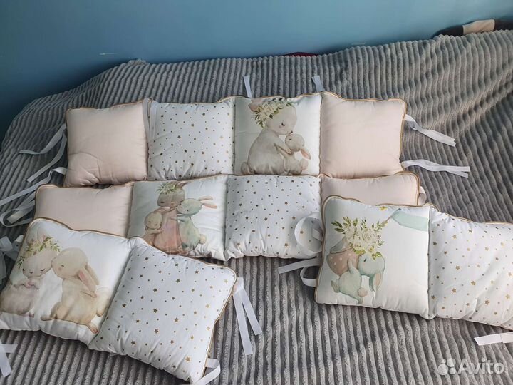 Бортики, одеяльце, 2-е простынки в кроватку новые