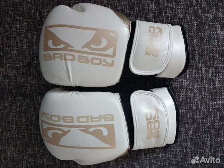 Боксерские перчатки badboy 14oz