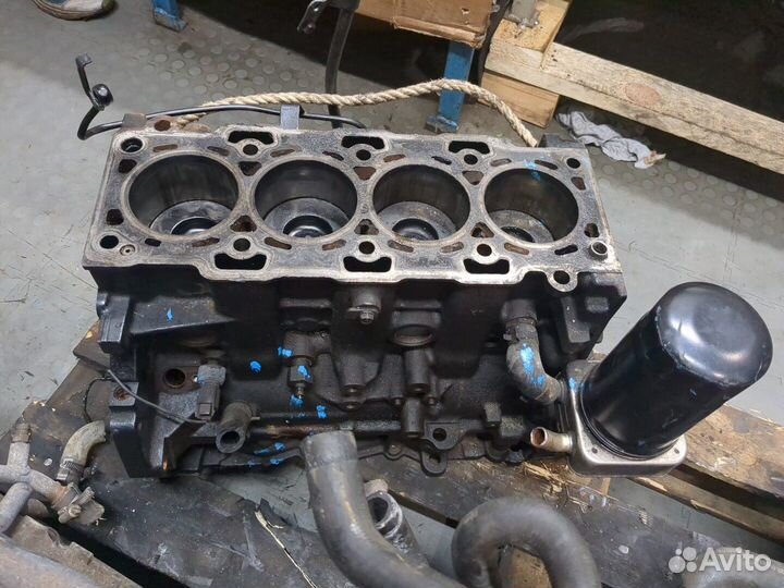 Блок цилиндров киа Carens, 2008