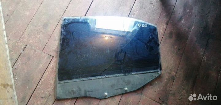 Стекло задней правой левой двери Carisma