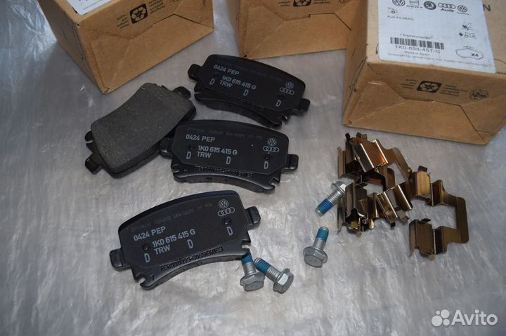 Новые задние тормозные колодки 1K0698451G