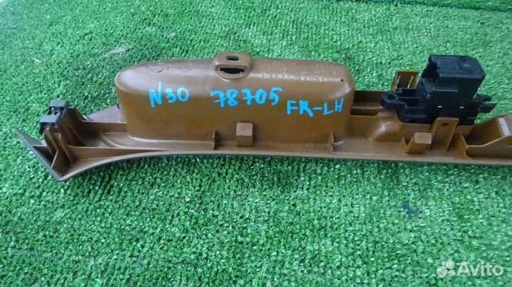 Кнопка стеклоподъемника передняя левая Nissan