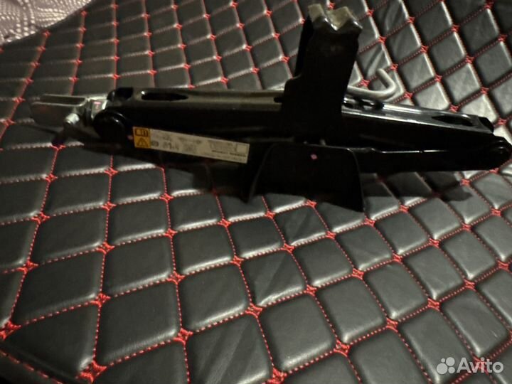 Домкрат на Renault,Nissan